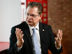 Líder do PL diz não saber onde está Ramagem e quer derrubar prisão