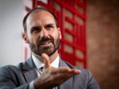 Após incêndio, Eduardo ironiza “poluição” provocada pela COP30