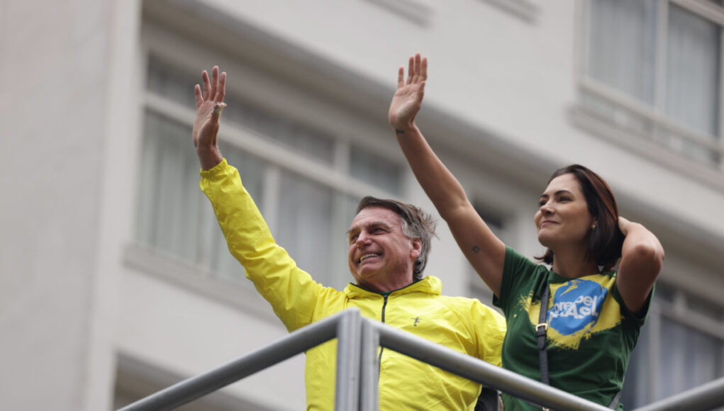 MIchelle-Bolsonaro-acompanha-Jair-Bolsonaro-durante-ato-na-Avenida-Paulista-em-SaCC83o-Paulo-pedin.jpeg