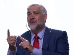 Deputado coloca pagode para tocar durante CPMI com Onyx Lorenzoni