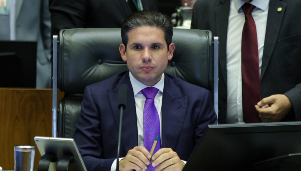 Presidente-da-Camara-dos-Deputados-Hugo-Motta-Republicanos-PB-durante-sessao-no-plenario-Metropoles.jpeg