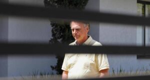 Bolsonaro tem melhora na função renal, mas segue na UTI