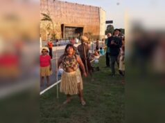 Indígenas bloqueiam entrada da COP30: “Ninguém entra, ninguém sai”