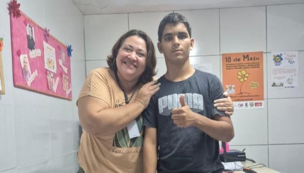 jovem-que-invadiu-jaula-de-leoa-e-conselheira.jpg