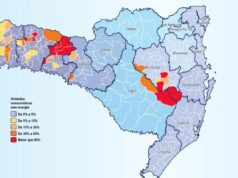 Ciclone deixa pelo menos 60 mil unidades sem luz em Santa Catarina