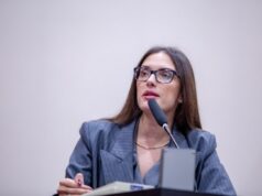 Janaina prevê possível derrubada do veto a reajuste do TJ e diz que decisão pode marcar primeira derrota de outro Poder na AL