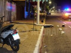 Jovem de 19 anos morre após colidir motocicleta contra poste em avenida