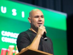 Com dinheiro curto, Abilio diz que prefeitura seguirá população e não terá decoração de Natal em 2025