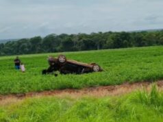 Cinco pessoas ficam feridas após caminhonete capotar em rodovia de MT; um está em estado grave