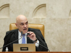 Oposição pede impeachment de Moraes por suposta ajuda ao Banco Master