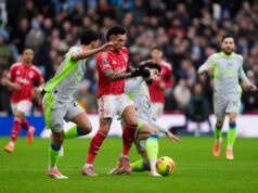 “Ele ganha todas”: Pep Guardiola rasga elogios para atuação de Igor Jesus no confronto contra o Manchester City