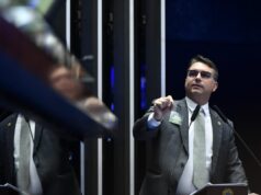 Flávio Bolsonaro diz que recebeu de Jair a ‘missão’ e oficializa pré-candidatura à Presidência em 2026 – CartaCapital