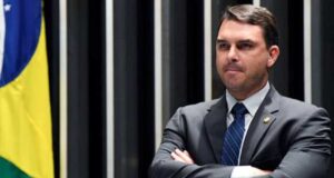 PF e PGR apuram elo entre Master, agência e família Bolsonaro