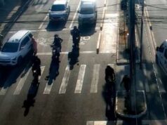 Jovem de 18 anos entra em trabalho de parto e dá à luz dentro de táxi