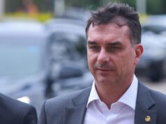 Flávio Bolsonaro se manifesta sobre cassação de Eduardo e Ramagem