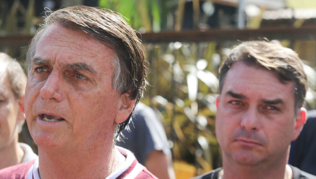 Jair-Bolsonaro-e-Flavio-Bolsonaro-Metropoles-9-1200x800.jpg