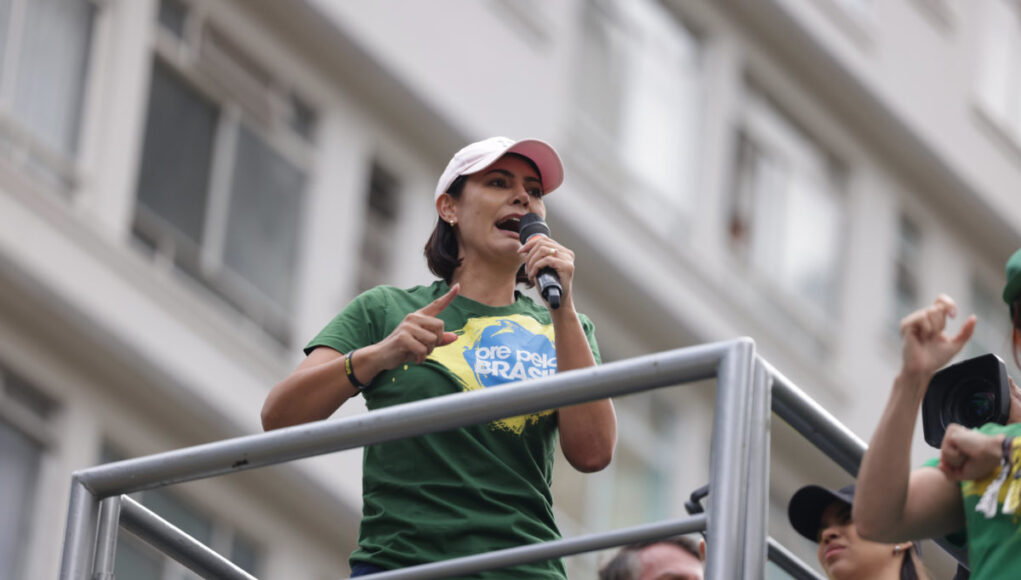 Michelle-Bolsonaro-acompanha-Jair-Bolsonaro-durante-ato-na-Avenida-Paulista-em-SaCC83o-Paulo-pedin.jpeg
