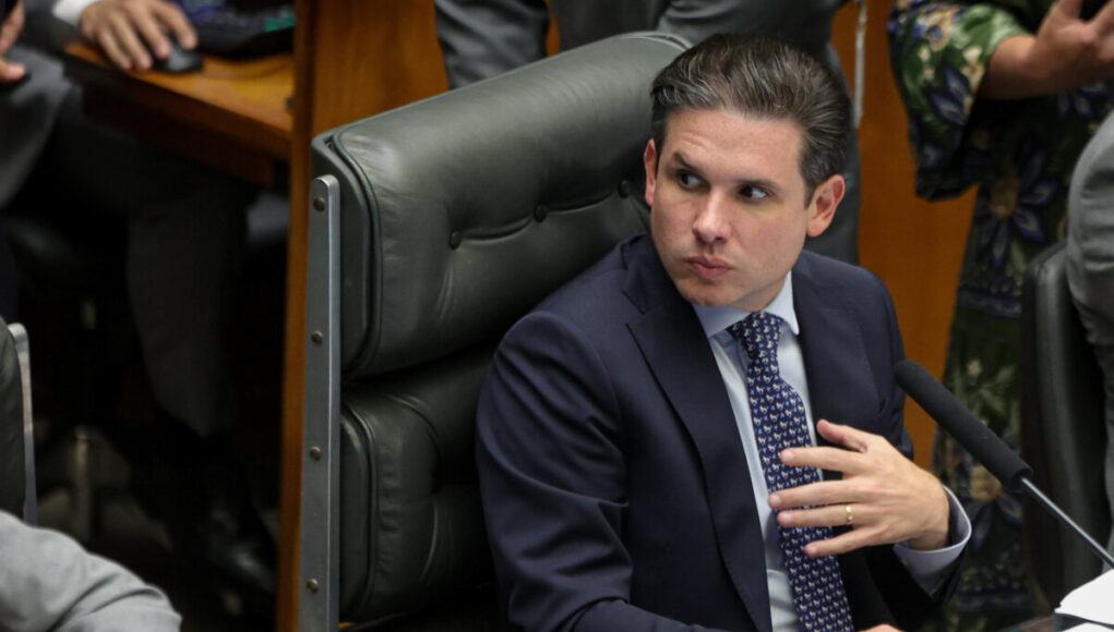Presidente-da-Camara-dos-Deputados-Hugo-Motta-Republicanos-PB-durante-votacao-da-cassacao-dos-mandat.jpeg