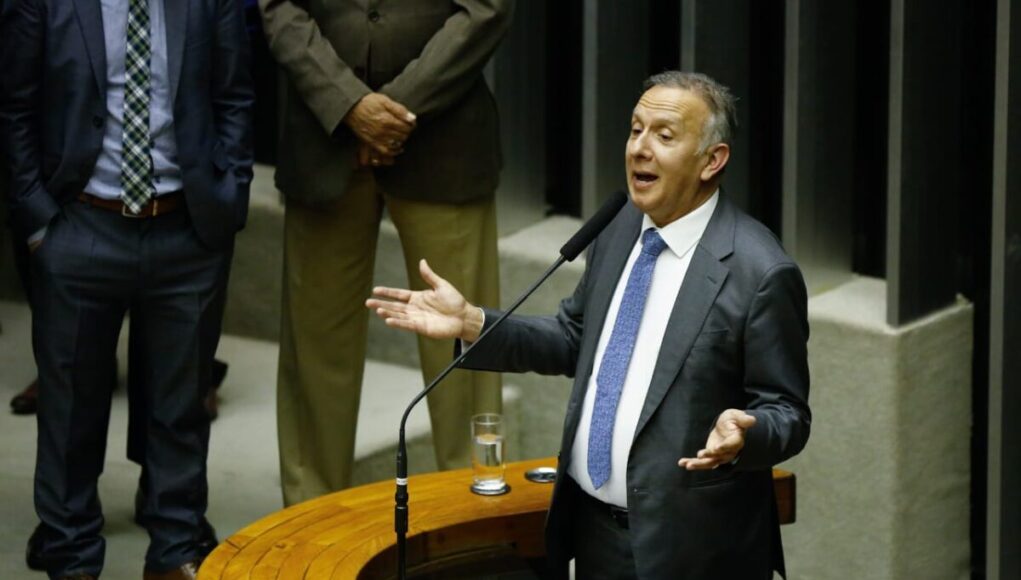 Relator-da-reforma-tributaCC81ria-deputado-Aguinaldo-Ribeiro-PP-PB-discursa-na-tribuna-do-PlenaCC.jpeg