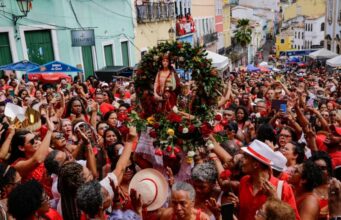 Quinta (4/12) é dia de Santa Bárbara, que morreu decapitada pelo pai