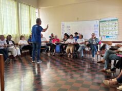 Seciteci realiza cerimônia de entrega de certificados para idosos participantes do Projeto Muxirum Digital