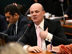 Oposição tenta driblar recesso e ampliar pressão sobre Moraes