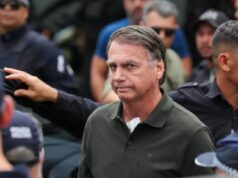 Médicos avaliam procedimento para conter soluços de Bolsonaro na 2ª