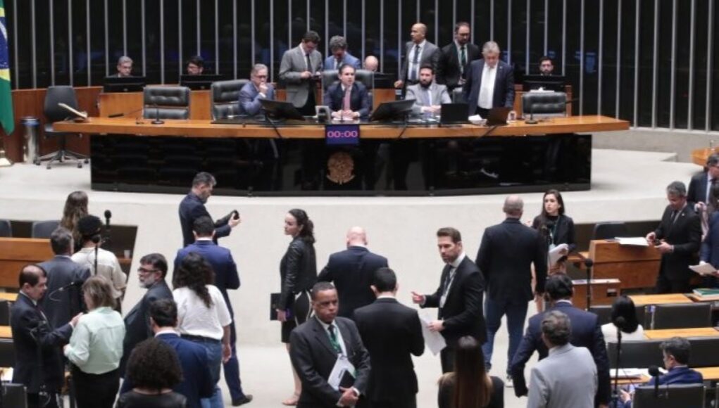 deputados-em-plenario.jpg