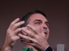 Após ser escolhido por Bolsonaro, Flávio nega racha e elogia Tarcísio