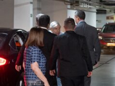 General Heleno chega à residência onde cumprirá prisão domiciliar em Brasília