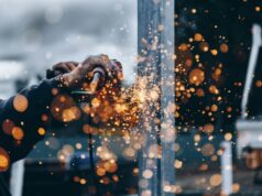 Indústria e serviços derrubam ‘prévia do PIB’, indicando perda de tração na economia