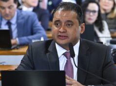 PF faz busca e apreensão contra senador Weverton Rocha no caso do INSS