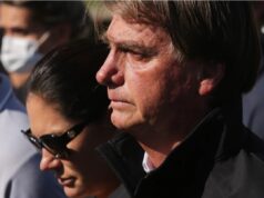 Michelle diz que Bolsonaro tem perda de equilíbrio ao se levantar