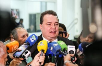 Max diz que Taques assume PSB organizado e sem dívidas, diferente de quando ele entrou: saio pela porta da frente