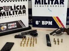 Policiais prendem dois suspeitos por incêndio em casa em ataque contra facção rival em MT