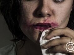 Mulher é agredida e ameaçada de morte pelo marido alcoólatra