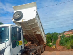 Patrolamento e terraplanagem ampliam trafegabilidade no Jardim Glória – Patrolamento e terraplanagem ampliam trafegabilidade no Jardim Glória