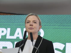 Gleisi no Senado muda planos do PT no Paraná para as eleições de 2026