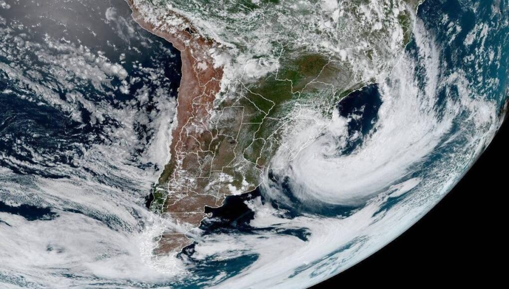 Imagem-de-satelite-mostram-o-ciclone-com-ventos-no-Brasil.jpg