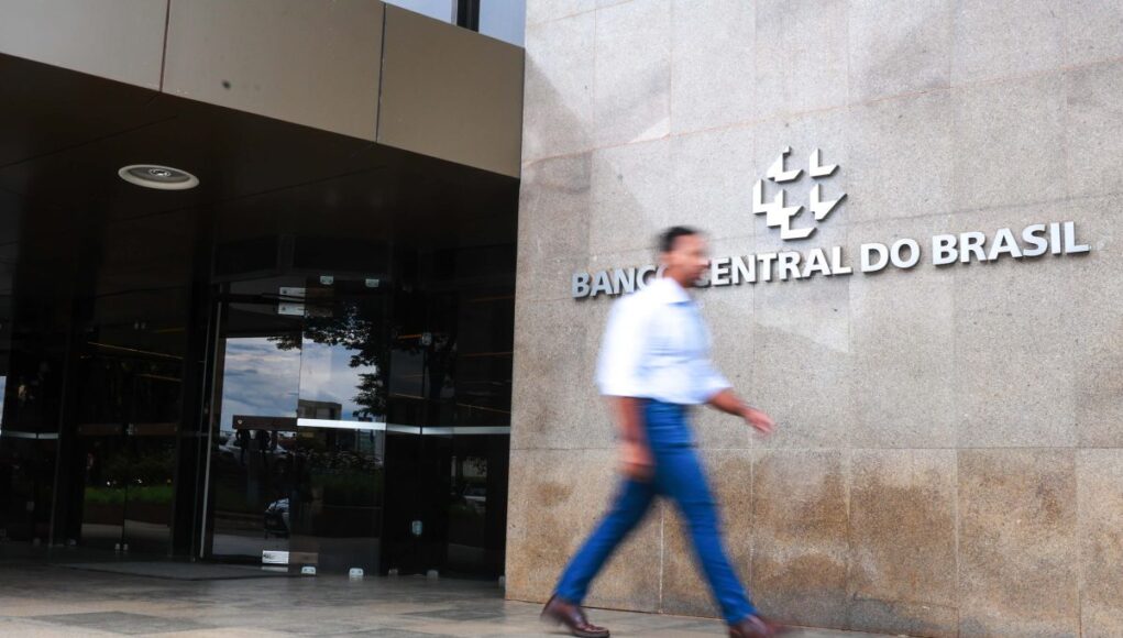 a5b10714-fachada-do-predio-do-banco-central-bacen-metropoles-8-1200x800.jpg