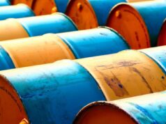 Petróleo supera US$ 100 e sobe mais de 50% em 1 mês