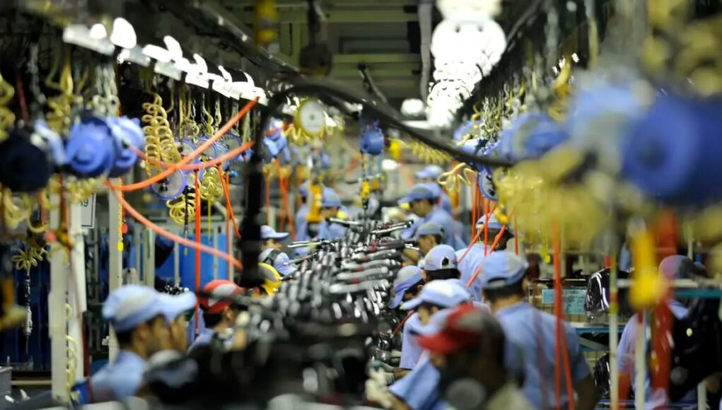 industria_fabrica_PIB.jpg