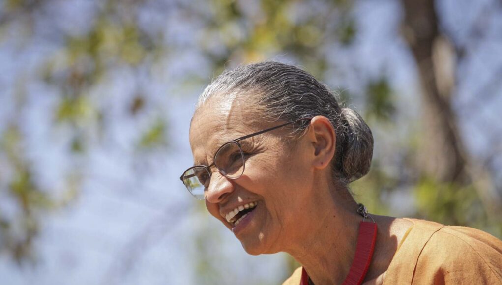 ministra-do-Meio-Ambiente-Marina-Silva-chega-ao-evento-de-assinatura-do-Plano-de-Manejo-do-Parque-de.jpeg