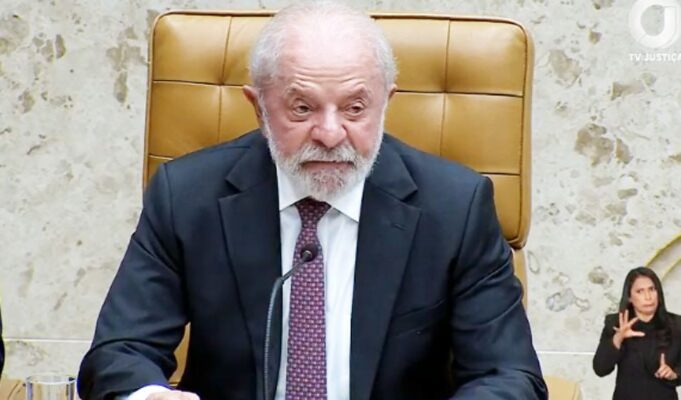 ‘Pix é do Brasil e ninguém vai fazer a gente mudar’, diz Lula