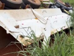 Caminhão basculante carregado com cascalho tomba em Sinop