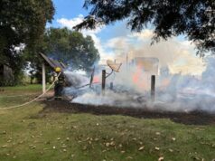 Bombeiros usam mais de 5 mil litros de água para combater incêndio em residência; fogo começou durante queima de pragas