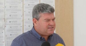 TCE manda investigar contrato de R$ 1,65 milhão, aponta indícios de dano e pode bloquear bens de prefeito do PL