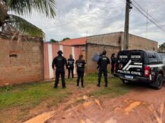 Operação prende cinco e desarticula pontos logísticos usados para armazenar drogas e armas