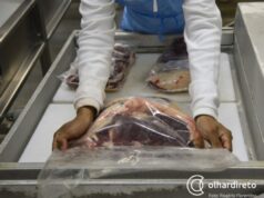 Sindicato convoca assembleias e ameaça dissídio contra gigantes da carne em MT