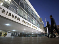 TSE rejeita barrar samba-enredo em homenagem a Lula